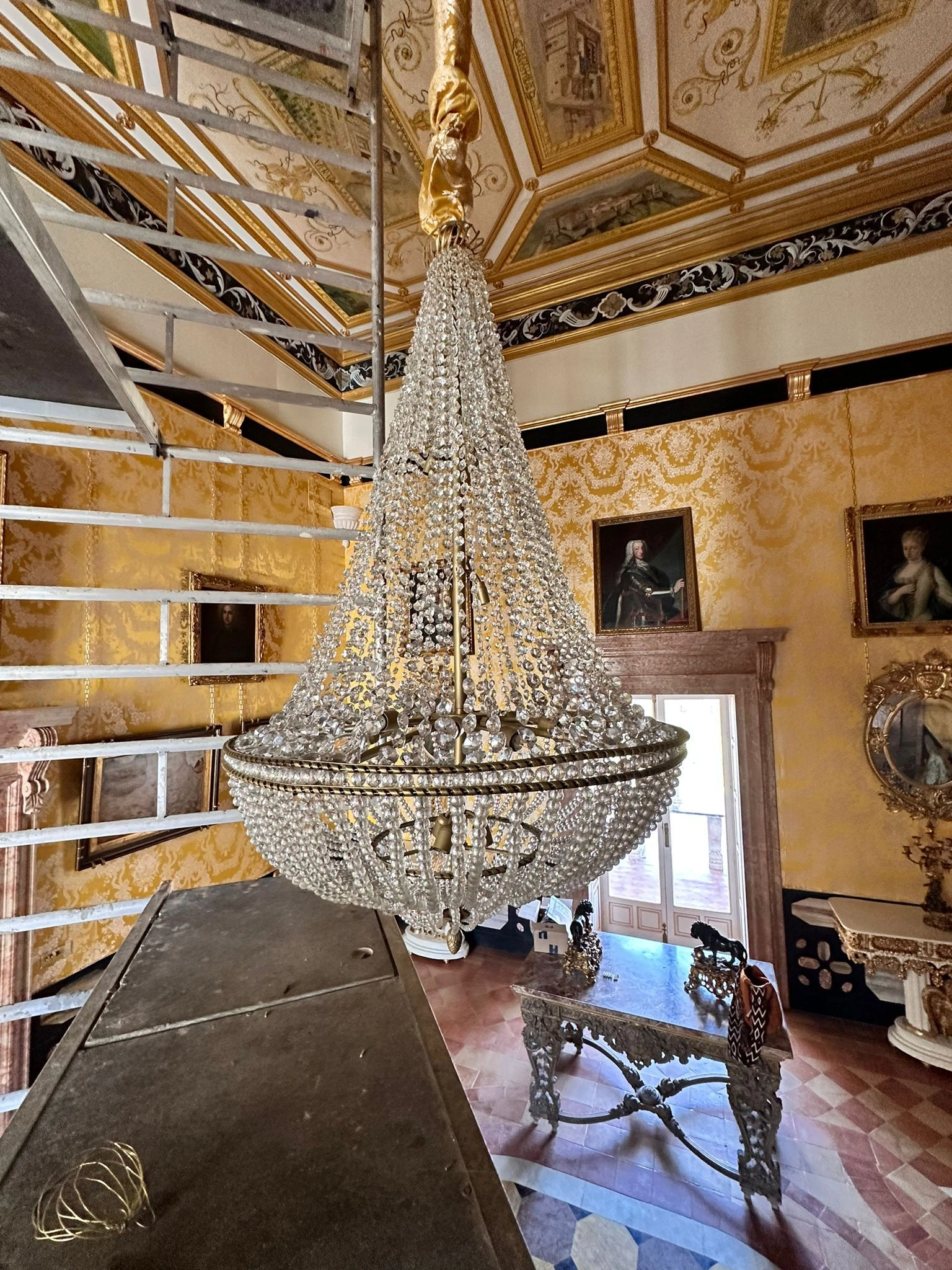 Cesta Imperio restaurada y colocada en la Casa de Pilatos de Sevilla.